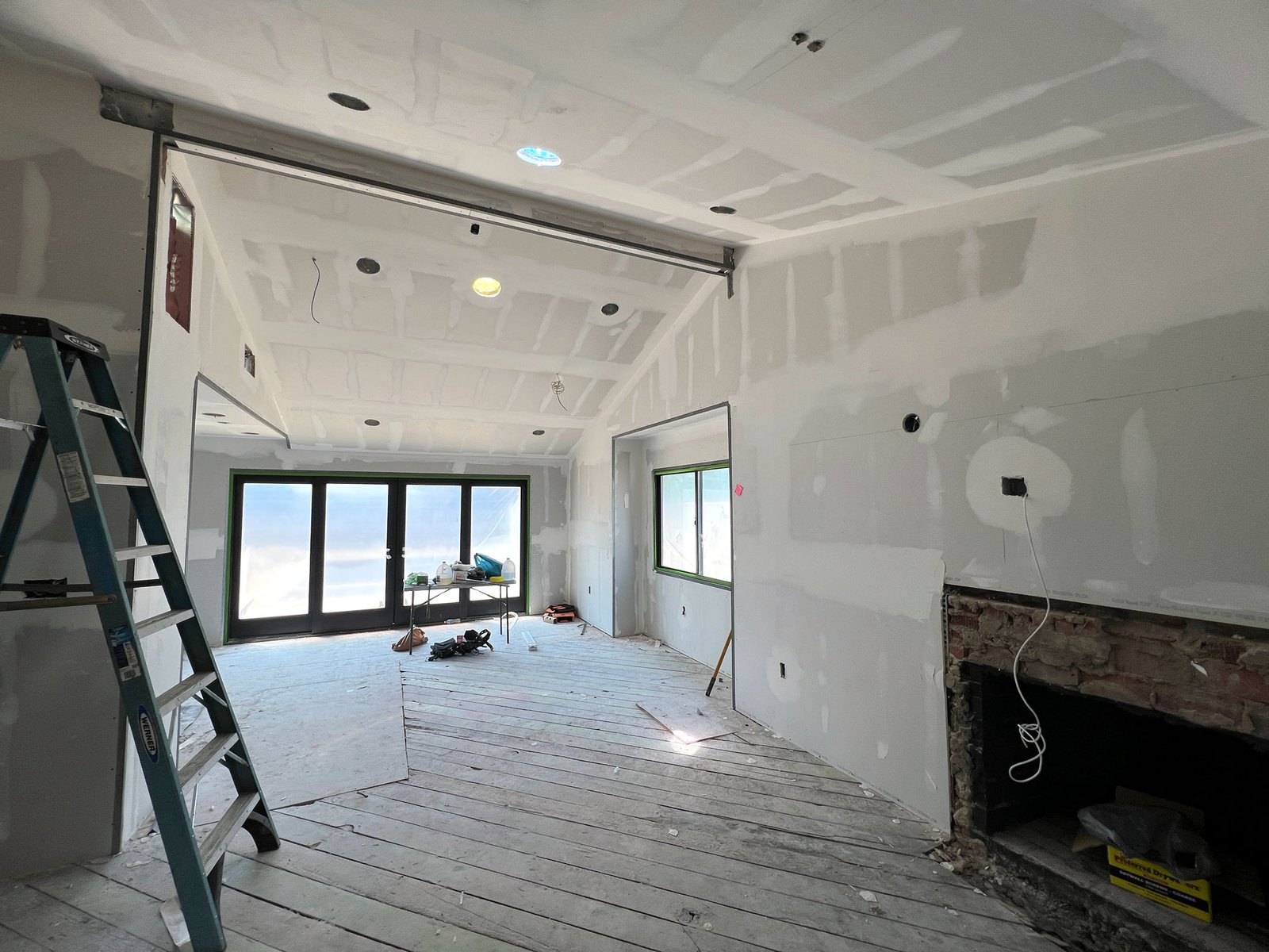 Drywall stage